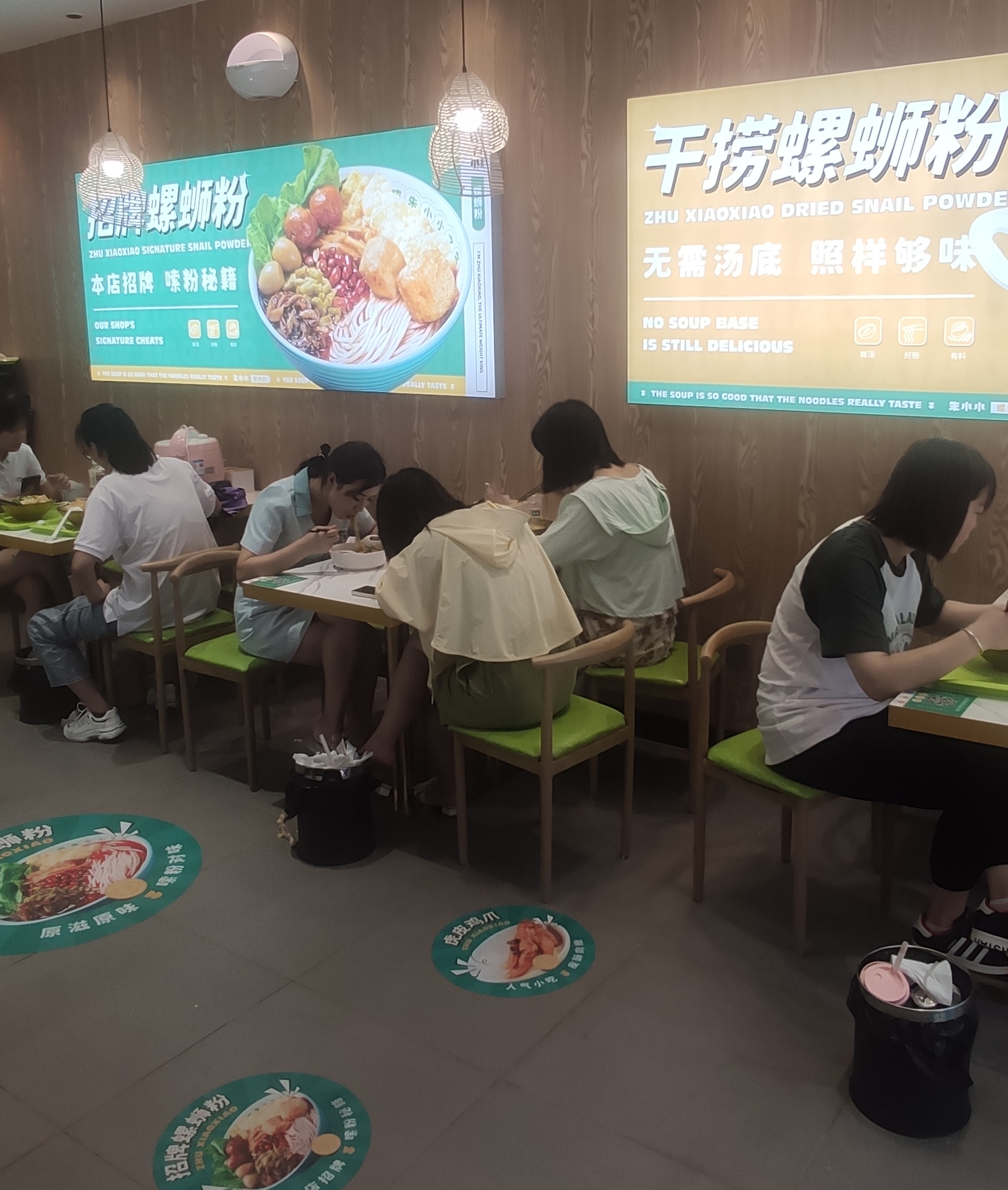 加盟餐飲品類該怎么選？沒經驗加盟螺螄粉能行嗎？