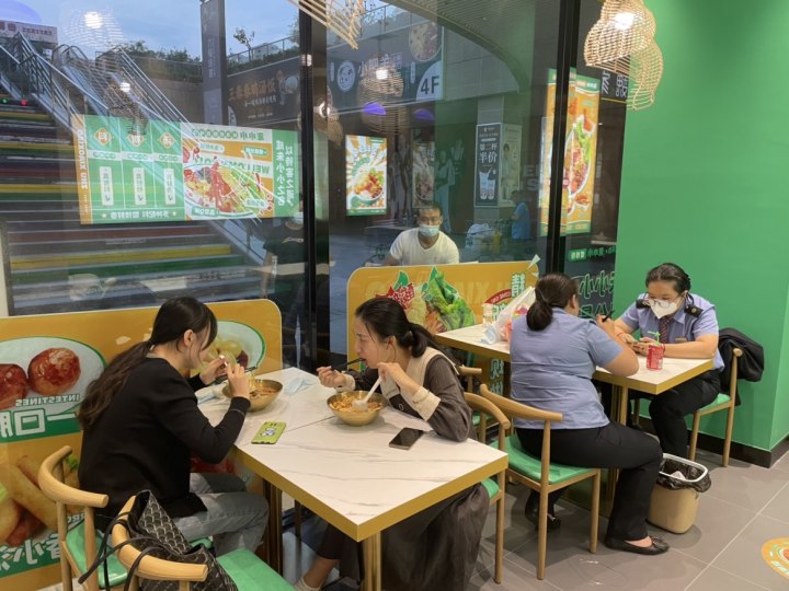 小本餐飲創(chuàng)業(yè)加盟項目該如何選擇？螺螄粉加盟為什么受創(chuàng)業(yè)者青睞？
