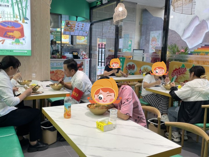 在二線城市開(kāi)一家朱小小螺螄粉店要花多少錢？