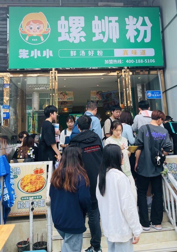 如何選擇一個(gè)好的螺螄粉加盟品牌呢？需要注意以下幾點(diǎn)事項(xiàng)