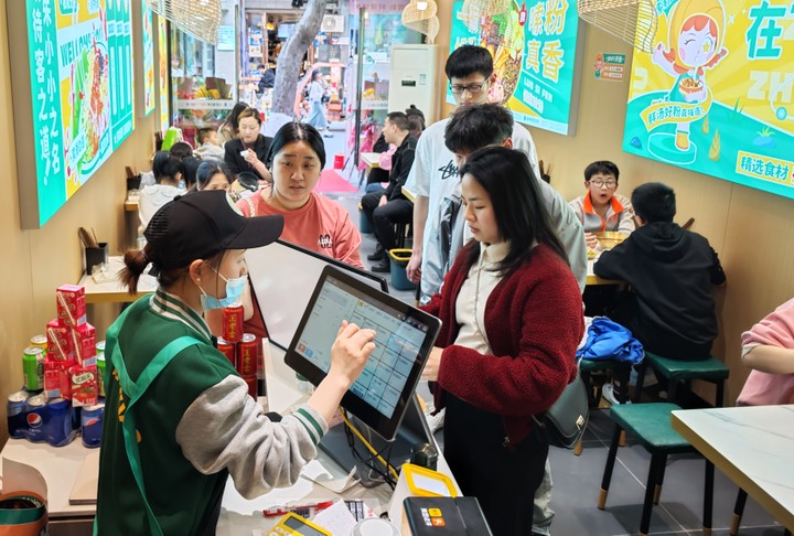 選擇正宗螺螄粉加盟店優勢是什么？柳州螺螄粉為什么受歡迎？