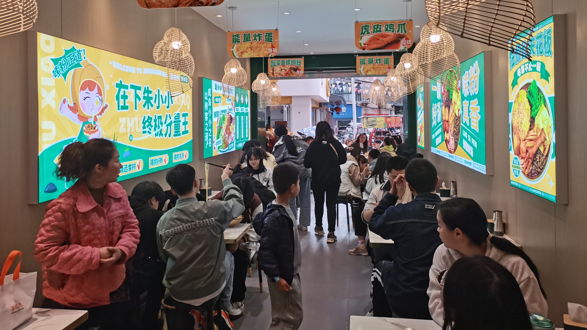 螺螄粉加盟小投資大市場(chǎng)，朱小小螺螄粉帶你輕松開(kāi)好店