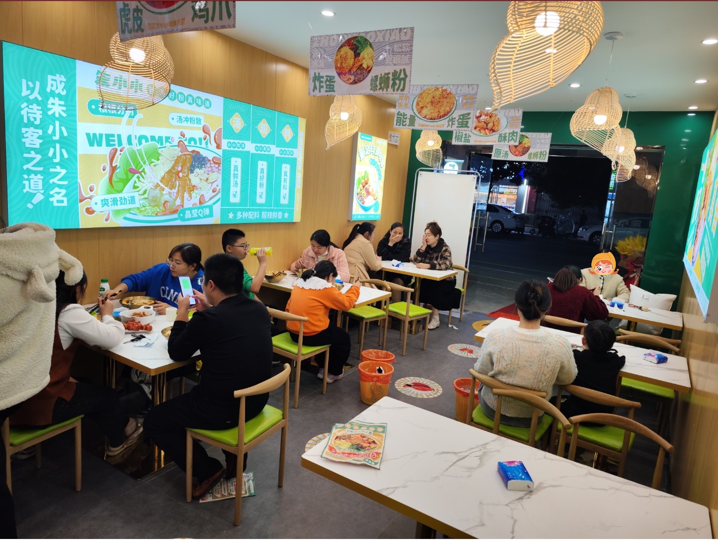 進(jìn)入餐飲賽道，選擇開螺螄粉加盟店好不好？