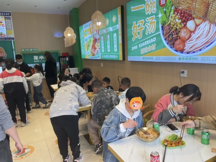 餐飲加盟競爭激勵(lì)的今天，選擇開一家加盟螺螄粉店怎么樣？